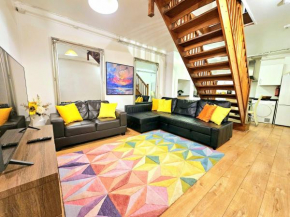 Duplex Home with 3 Bedrooms and Large Sofa-bed plus Back Patio, near Angel and King's Cross Station